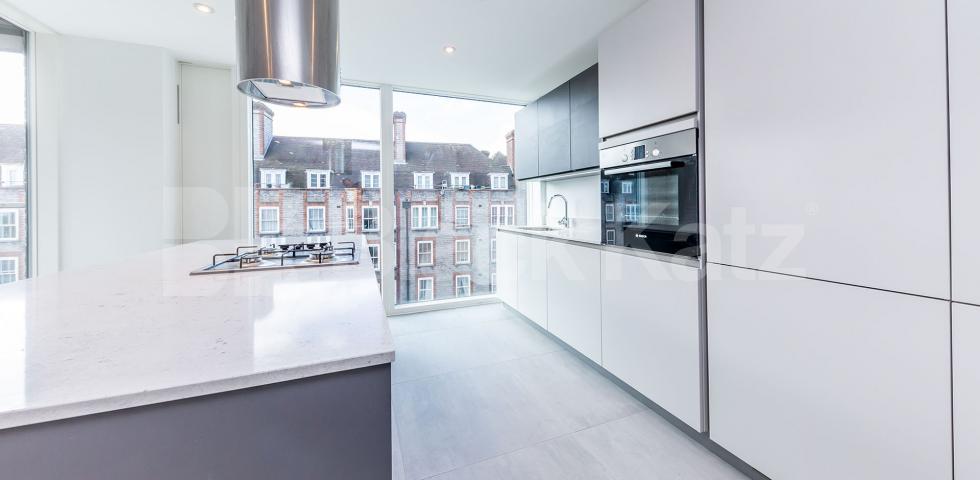			LUXURY NEW 3 BED, 3 BATH WITH BALCONY!, 3 Bedroom, 1 bath, 1 reception Flat			 Cliff Villas, CAMDEN